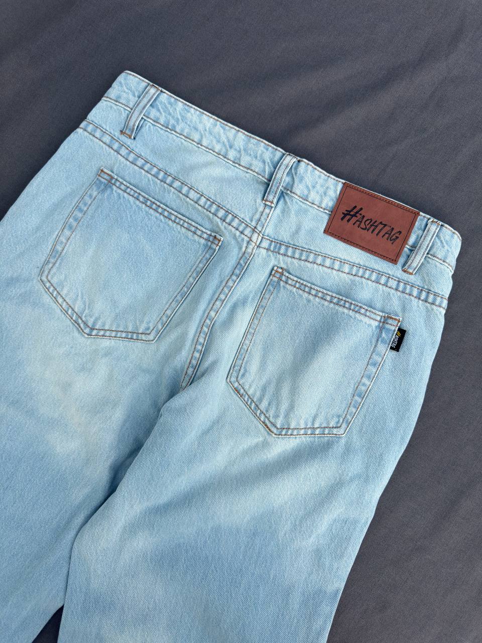 Lightwash Straight Fit