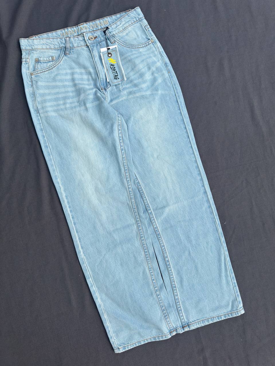 Lightwash Straight Fit