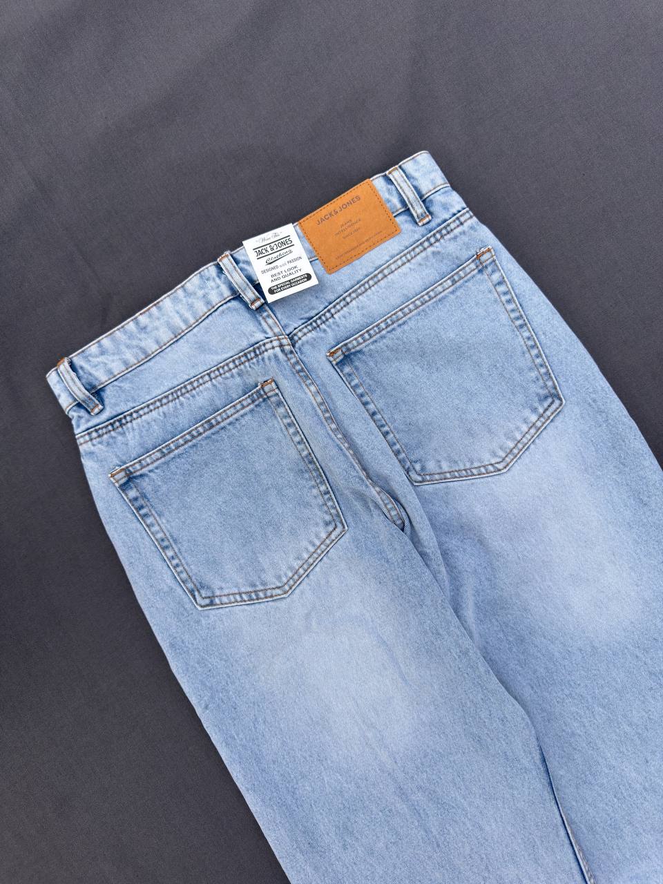 Straight Cut Baggy Jeans
